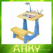 Table d&#39;apprentissage des enfants de haute qualité avec tableau de dessin